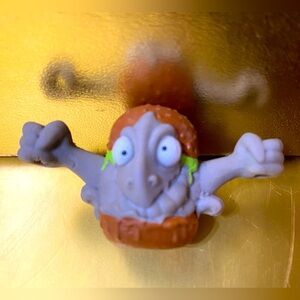 GROSSERY GANG EXCLUSIVE JURASSIC MUCK BURGER SAURUS SERIES 5 CHOMP N CHEW TRASH